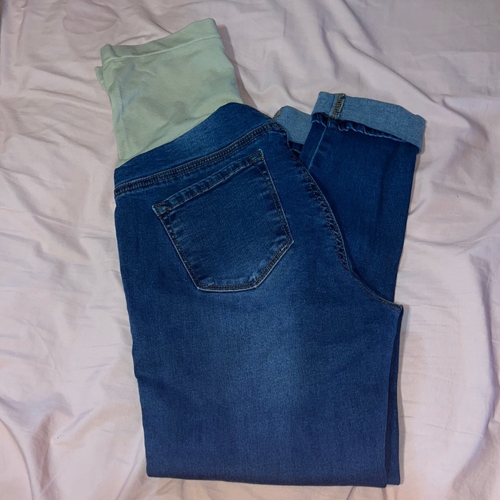 Women maternity jeans, size medium